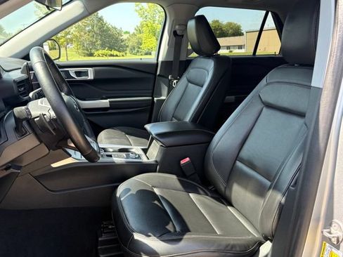 Used 2020 Ford Explorer XLT w/ Equipment Group 202A AWD/4WD image 10