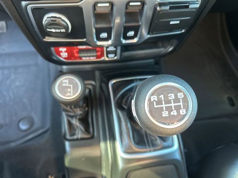 Used 2025 Jeep Wrangler Rubicon image 25