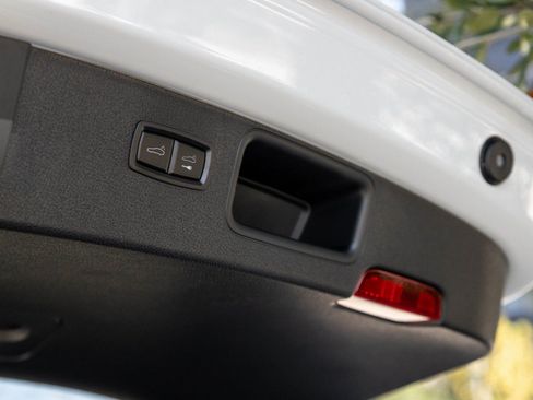 Certified 2026 Porsche Macan image 30