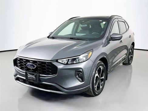 Used 2024 Ford Escape ST-Line Select w/ Tech Pack #2 image 3