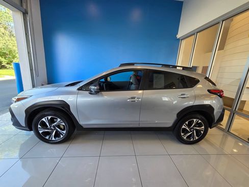 Used 2024 Subaru Crosstrek 2.0i Premium w/ Crosstrek Mirror Package AWD/4WD image 4