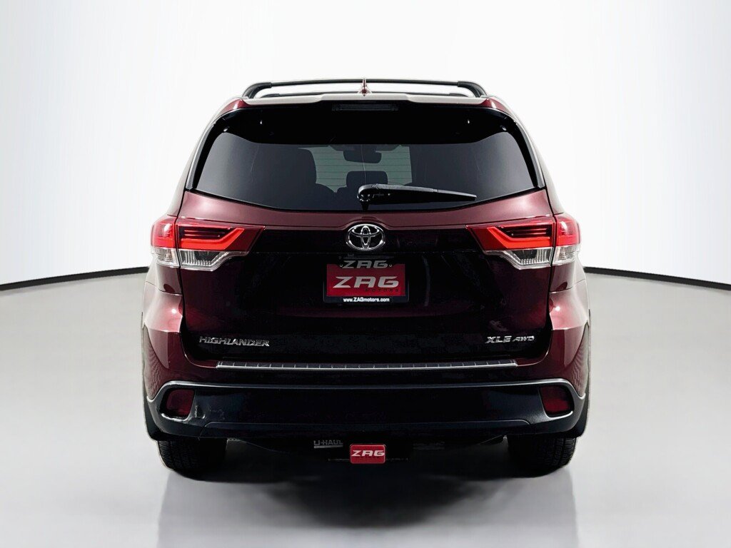 Used 2018 Toyota Highlander XLE AWD/4WD image 4