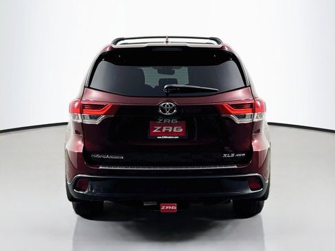 Used 2018 Toyota Highlander XLE AWD/4WD image 4