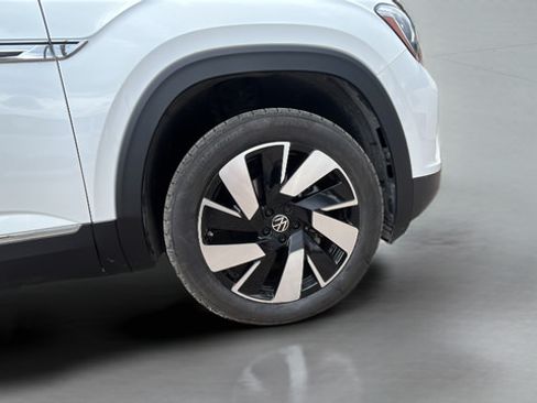 Used 2024 Volkswagen Atlas Cross Sport SEL AWD/4WD image 30