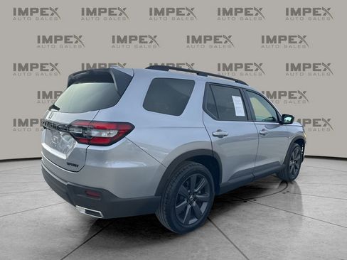 Used 2025 Honda Pilot Sport image 5