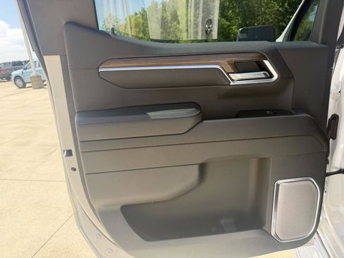 Used 2025 Chevrolet Silverado 1500 High Country w/ High Country Premium Package AWD/4WD image 25
