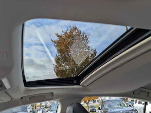 Certified 2024 Lexus ES 350 w/ Premium Package image 18