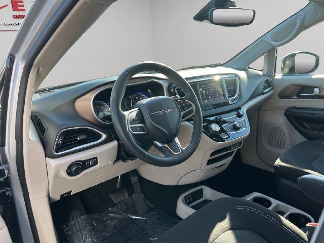 Used 2023 Chrysler Voyager LX FWD image 28