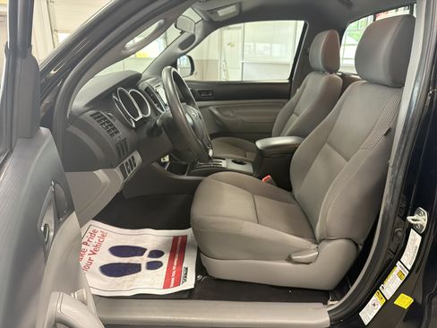 Used 2014 Toyota Tacoma 4x4 Regular Cab image 17