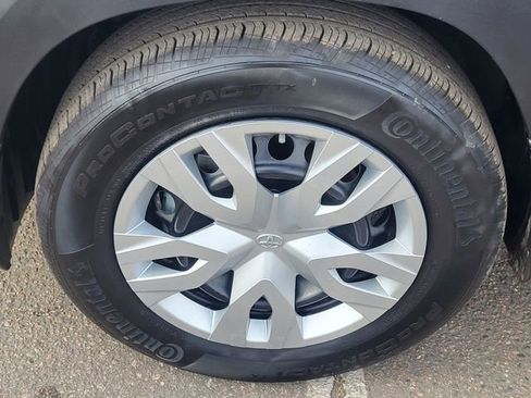 Used 2023 Toyota Corolla Cross L image 10