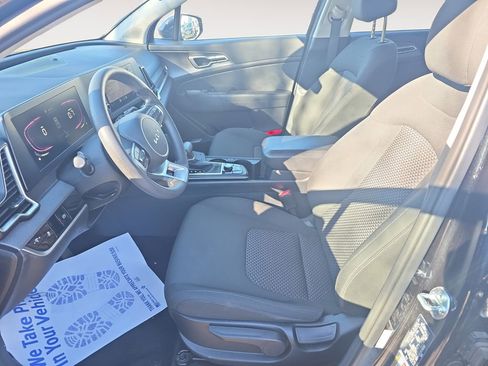Used 2024 Kia Sportage LX image 9