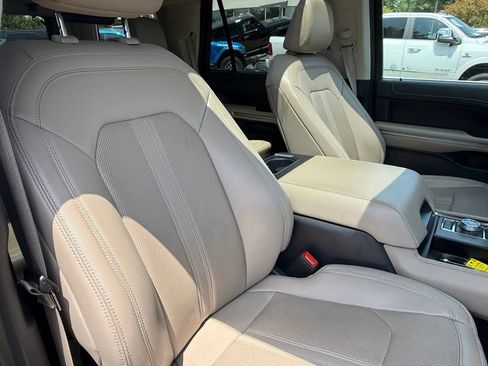 Used 2024 Ford Expedition Limited AWD/4WD image 16