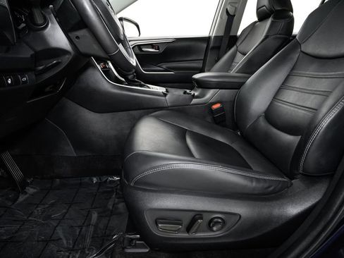 Used 2023 Toyota RAV4 XLE Premium image 13