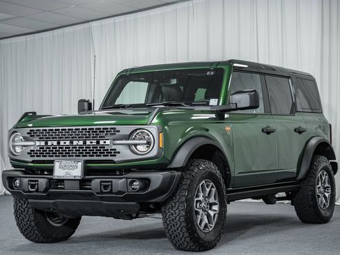 Used 2025 Ford Bronco Badlands image 3