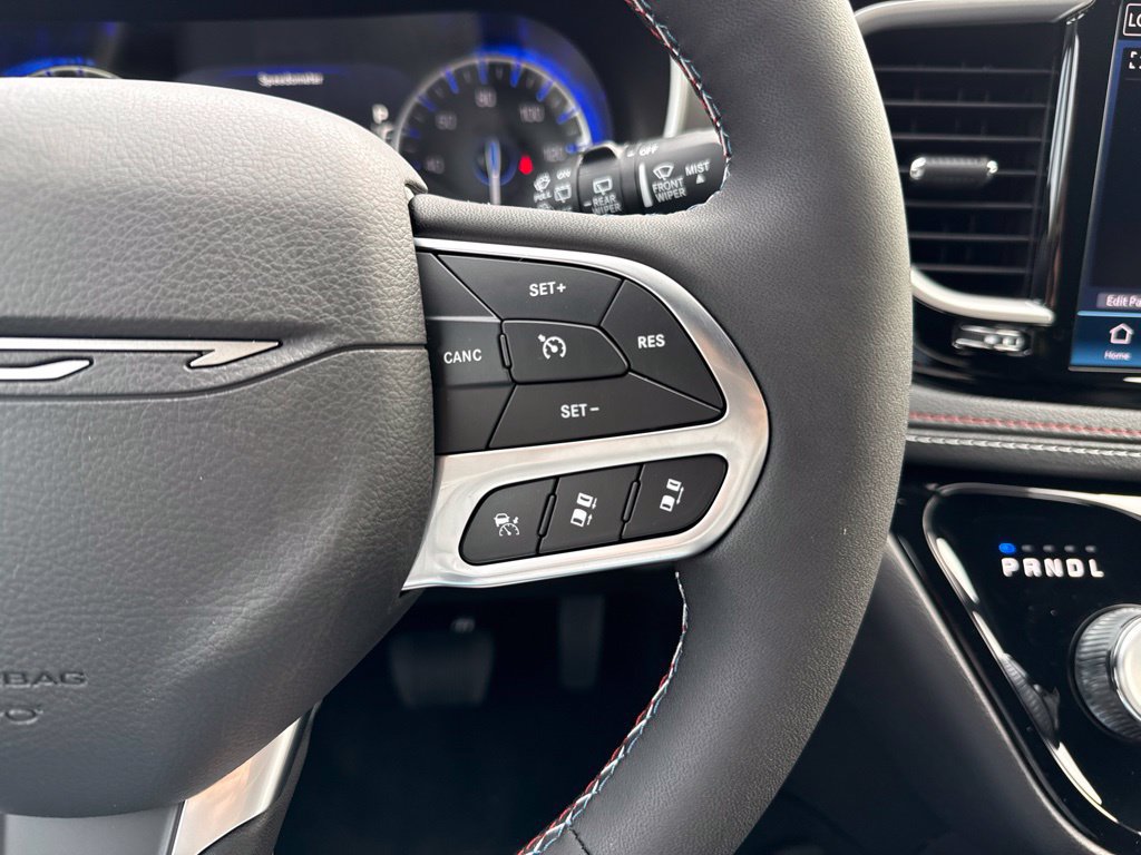 New 2027 Chrysler Pacifica Select AWD/4WD image 36