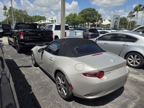 Used 2022 MAZDA MX-5 Miata Grand Touring RWD image 4