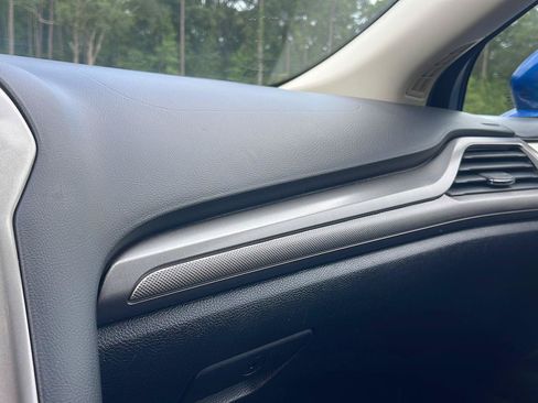 Used 2017 Ford Fusion SE w/ Fusion SE Technology Package FWD image 27