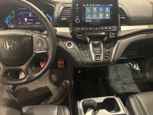 Used 2023 Honda Odyssey EX-L image 3