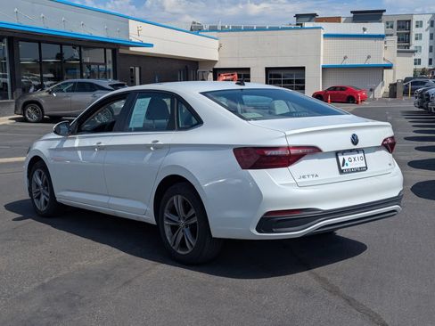 Used 2024 Volkswagen Jetta SE FWD image 7