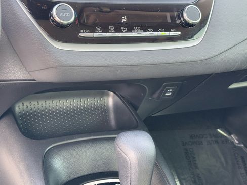 Certified 2023 Toyota Corolla LE image 27