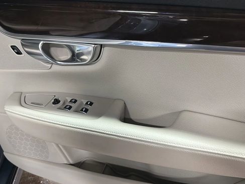Used 2020 Volvo S90 T6 Momentum image 16