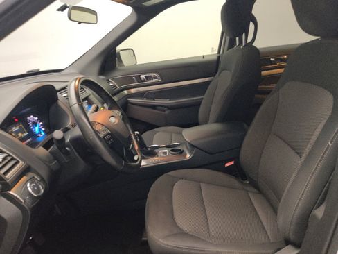 Used 2019 Ford Explorer XLT FWD image 17
