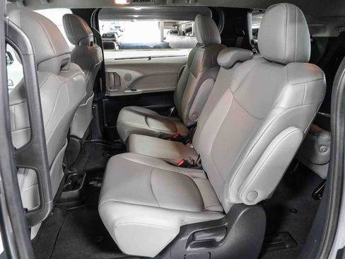Certified 2026 Toyota Sienna XLE FWD image 19
