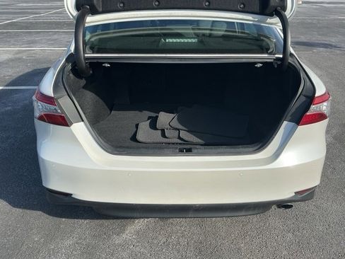 Used 2018 Toyota Camry XLE image 29