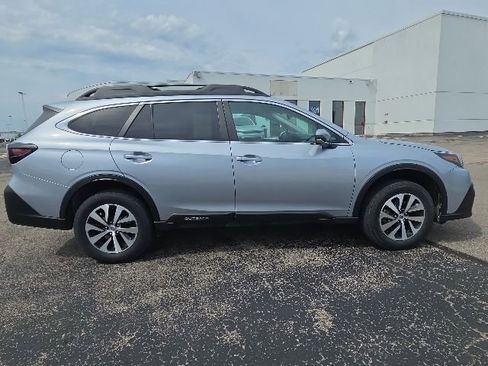 Used 2020 Subaru Outback Premium w/ Popular Package #1 AWD/4WD image 2