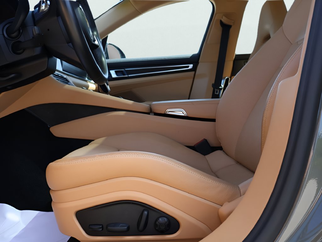Used 2023 Porsche Panamera 4 Platinum Edition AWD/4WD image 33