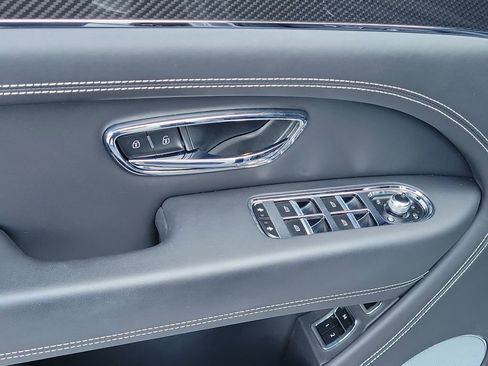 Used 2021 Bentley Bentayga AWD/4WD image 24