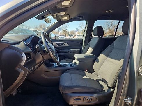 Used 2023 Chevrolet Traverse LT image 15