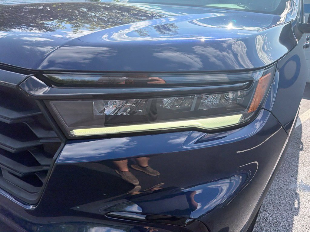 Certified 2025 Honda Pilot Sport image 9