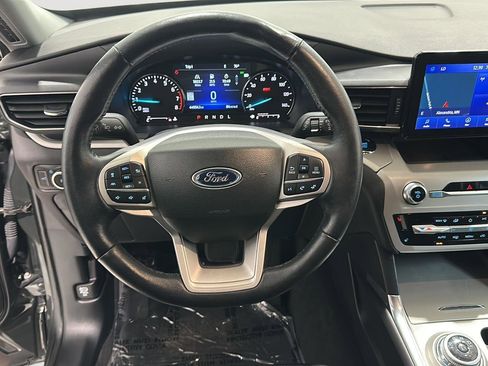 Used 2023 Ford Explorer XLT w/ Equipment Group 202A AWD/4WD image 10