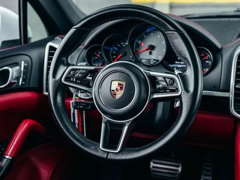 Used 2016 Porsche Cayenne S AWD/4WD image 9