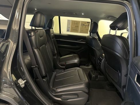 Used 2023 Jeep Grand Cherokee L Limited AWD/4WD image 19