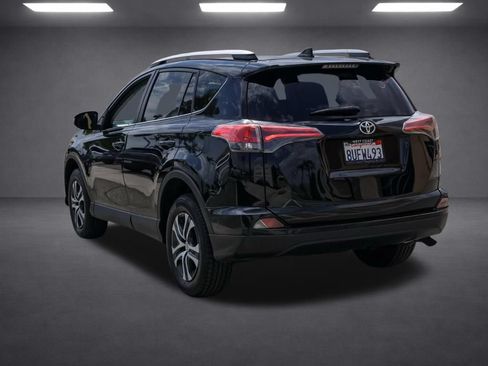 Used 2016 Toyota RAV4 LE FWD image 6