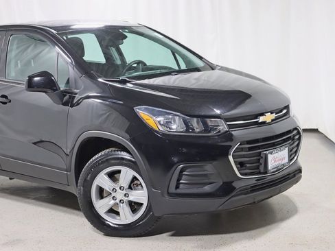Used 2019 Chevrolet Trax LS image 2