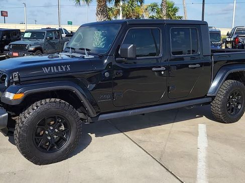 Used 2023 Jeep Gladiator Sport AWD/4WD image 4
