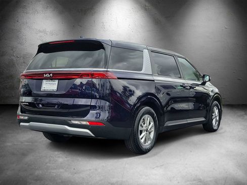 Used 2024 Kia Carnival LX FWD image 3
