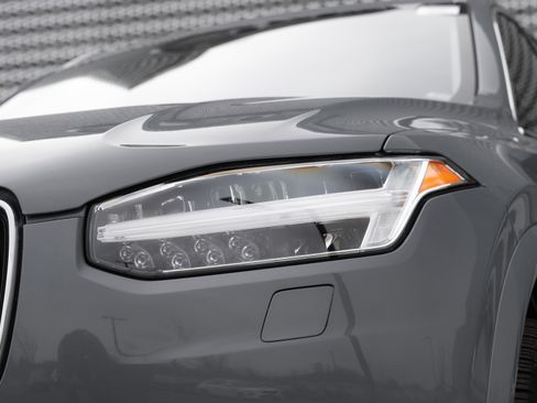 Used 2022 Volvo XC90 T5 Momentum w/ Climate Package image 36