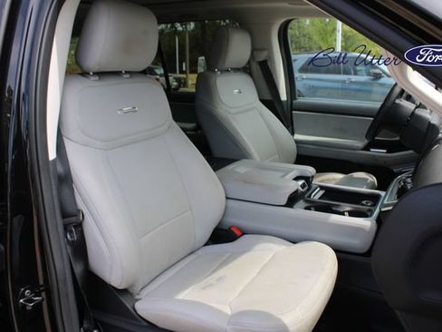 Used 2025 Ford Expedition Platinum w/ Driver's Package AWD/4WD image 11