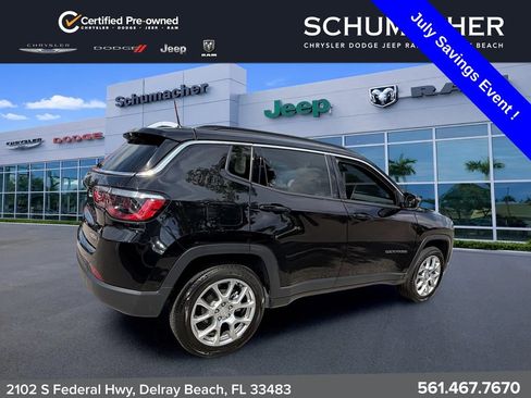 Used 2024 Jeep Compass Latitude AWD/4WD image 7