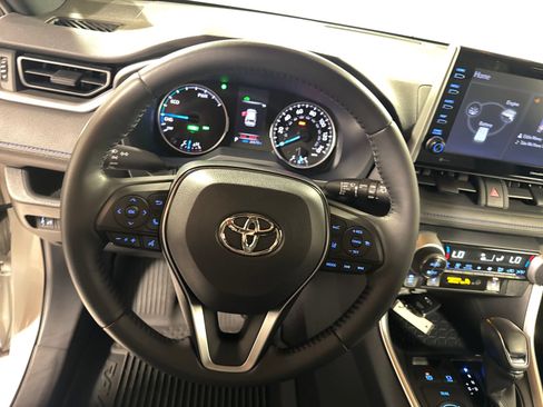 Used 2022 Toyota RAV4 SE w/ Convenience Package AWD/4WD image 19