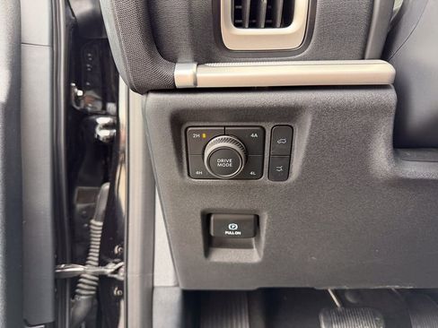 Used 2025 Ford Expedition Active image 11