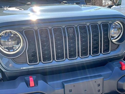 Used 2025 Jeep Wrangler Unlimited Rubicon w/ Convenience Group image 30