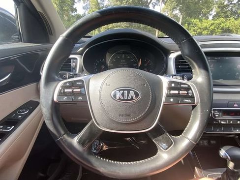 Used 2020 Kia Sorento EX AWD/4WD image 19
