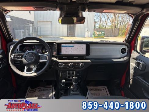 Used 2025 Jeep Wrangler Unlimited Sahara AWD/4WD image 32