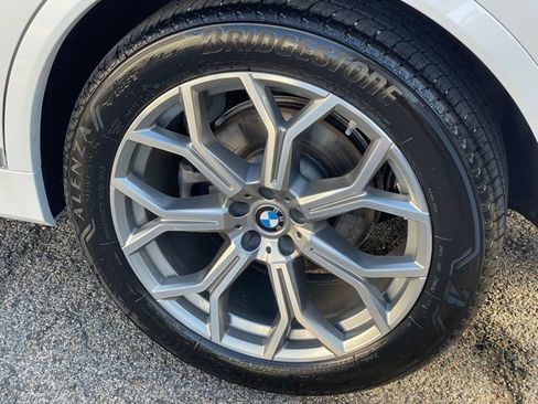 Used 2026 BMW X7 xDrive40i w/ Premium Package image 32