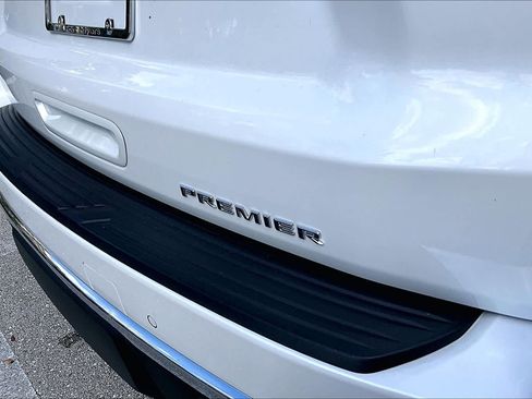 Used 2024 Chevrolet Suburban Premier image 10